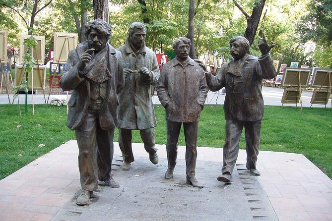 Budget walking tour in Yerevan (Yerevan city tour) - Northern Avenue and the Opera House