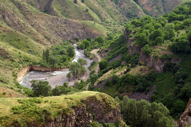 Group Tour: Garni, Symphony of Stones, Geghard, Lavash Baking - Lavash baking, tasting, and a useful cultural pause