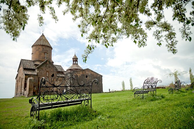 Group Tour: Hovhannavank, Saghmosavank, Chocolate House, Aghtsk - Saghmosavank above the Kasakh River canyon
