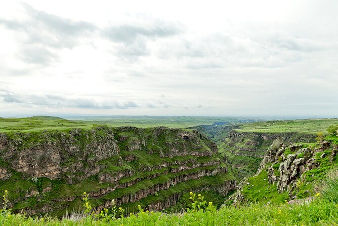 Group Tour: Hovhannavank, Saghmosavank, Chocolate House, Aghtsk - The guide and the bilingual pace