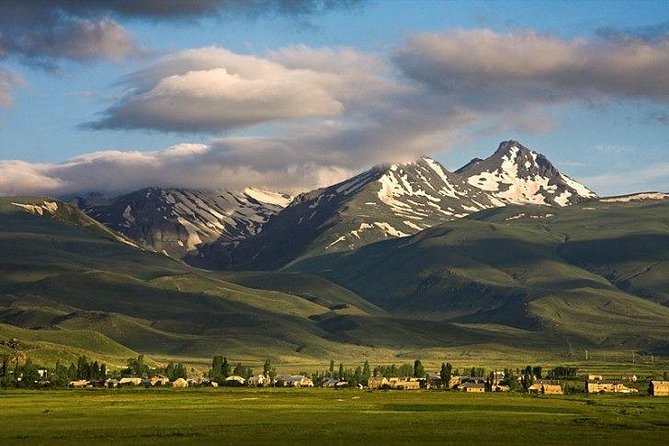 Mount Aragats, Amberd Fortress, Saghmosavank Monastery, Alphabet - private tour - Amberd Fortress and Armenia’s medieval defenses