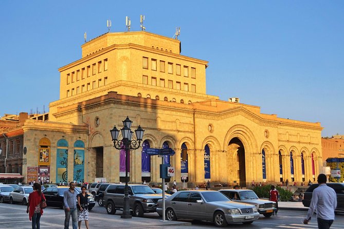 Private sightseeing and walking tour in Yerevan - The Cafesjian Center and Cascade area for 30 minutes