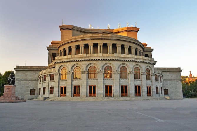 Private sightseeing and walking tour in Yerevan - Victory Park for the best city view
