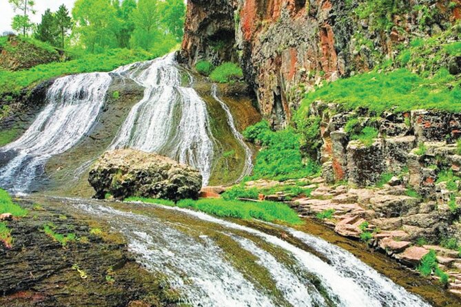 Private tour Jermuk, waterfall, Tatev Monastery and TaTev Ropeway - What the private format is worth