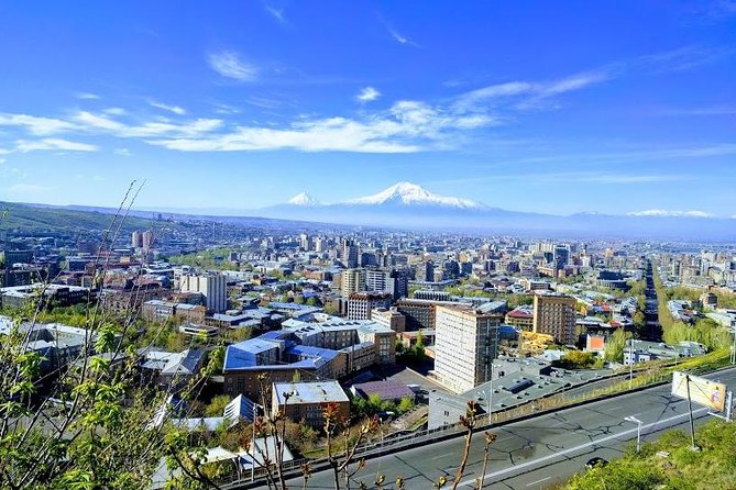Private Transfer & Tour from Tbilisi to Yerevan or Yerevan to Tbilisi - A private SUV makes the long day easier