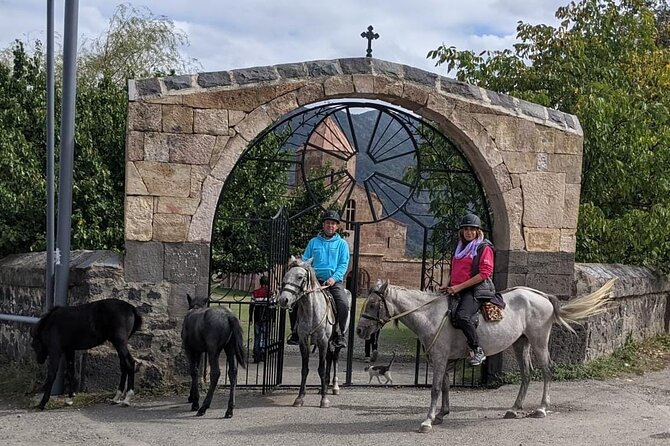 Scenic Trail Rides - Cliff views above the Marts River Gorge