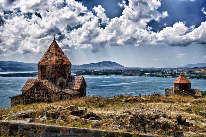 Transfer from Yerevan to Tbilisi with 2 sightseeing stops - Starting in Yerevan with a private pickup