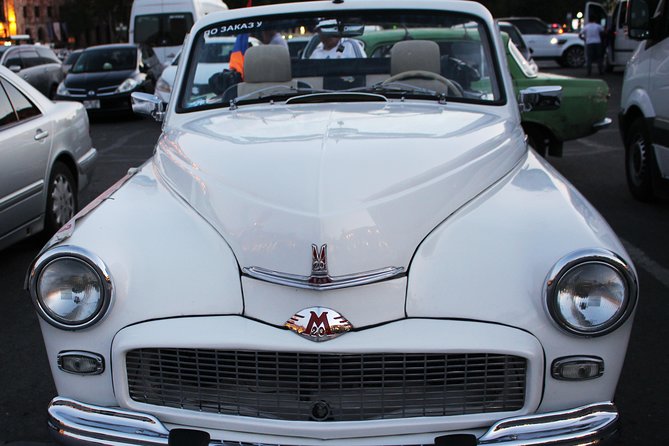 Yerevan city tour with drinks in a classic car with photography - Why the old Volga makes this tour different