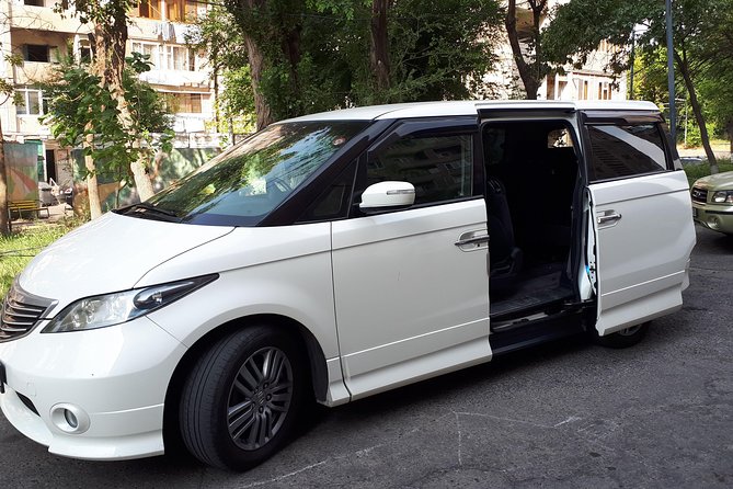 Yerevan city-Zvartnots airport transfer - English and Russian help when the address is unclear