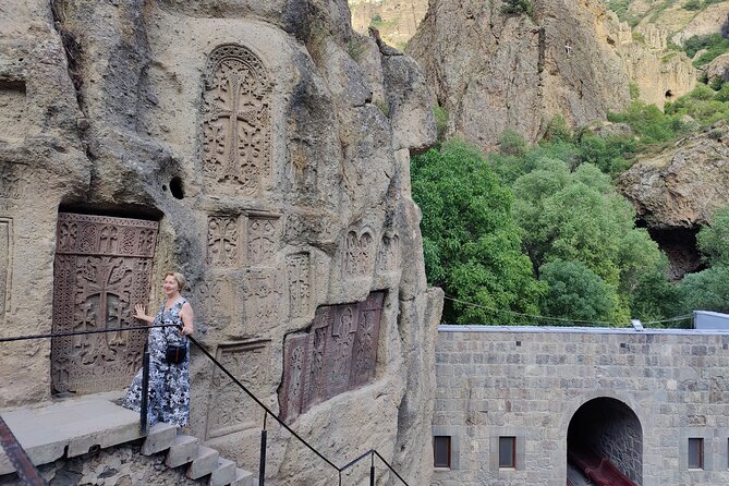 Yerevan: Garni, Geghard, Symphony of Stones & Lavash Baking - Guides, language, and the group experience